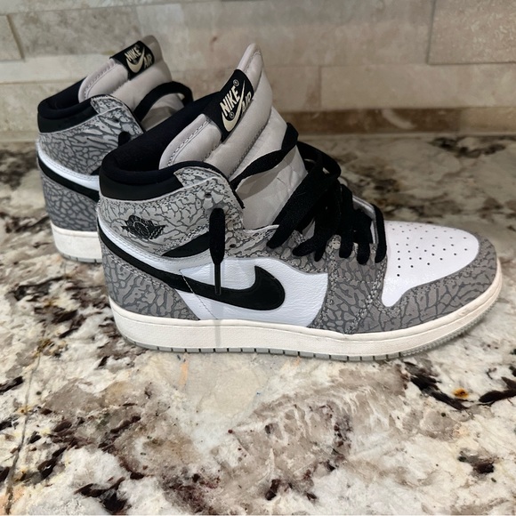 Nike Women's Black and Gray Sneakers - Picture 2 of 6